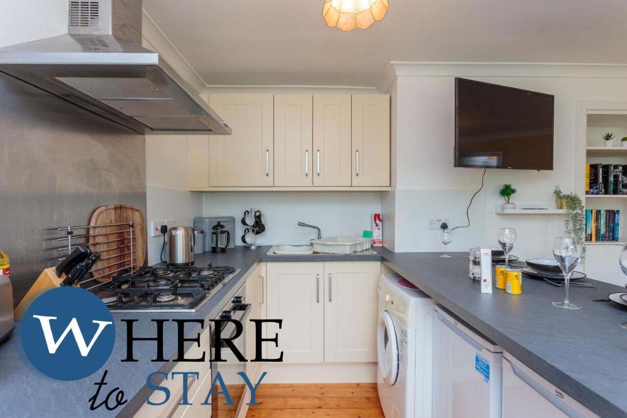Lovely Apartment By The Hillwood Park-Free Parking エディンバラ エクステリア 写真